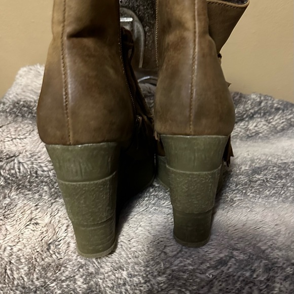 Sbicca brown wedge fringe booties size 9 NWOT - Picture 5 of 7